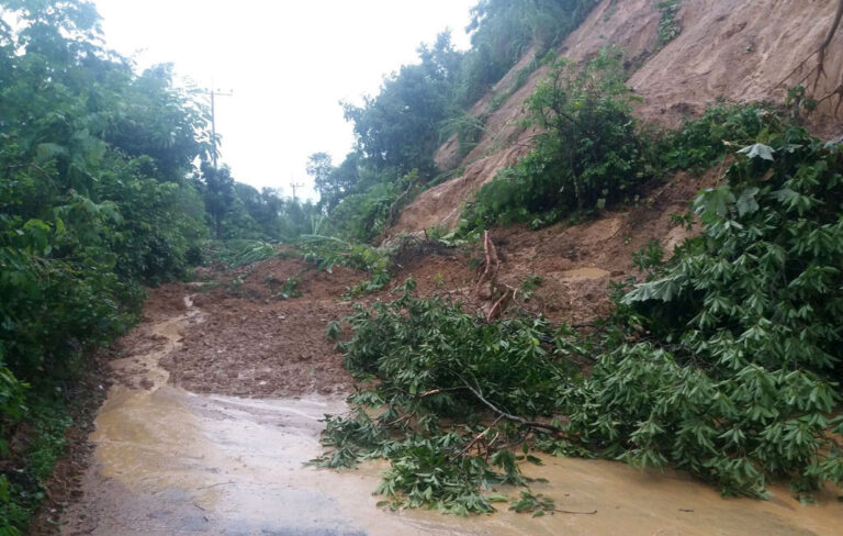 রাঙামাটিতে ঘূর্ণিঝড়ে ভূমিধসের আশঙ্কা থাকায় পাহাড়ীদের আশ্রয়কেন্দ্রে যাওয়ার নির্দেশ